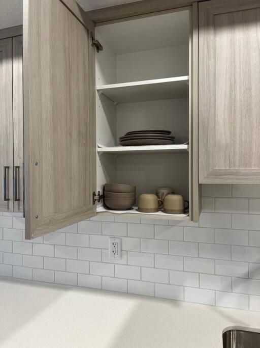 Brand New - Home Away From Home In Nw Calgary Luaran gambar